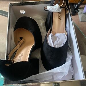 Black semi formal platform